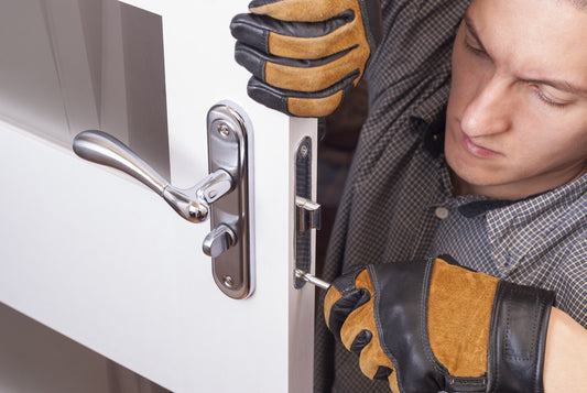 Tips and considerations you need to know on how to become a locksmith