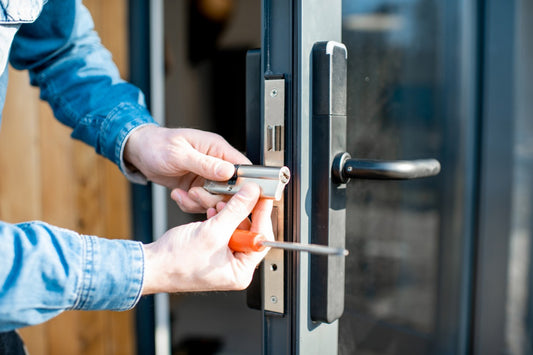 Looking for the best online locksmith course? We have top 10 courses for you to check